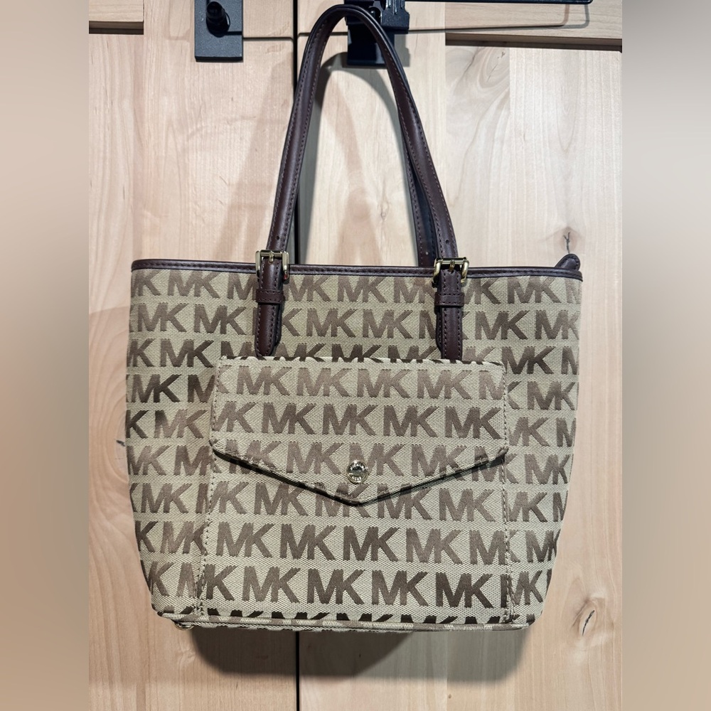 Michael Kors Monogram Brown Sholder
Tote Bag